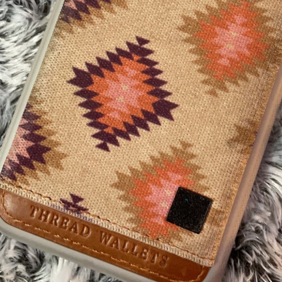 Thread Wallets Phone case - Picture 2 of 2